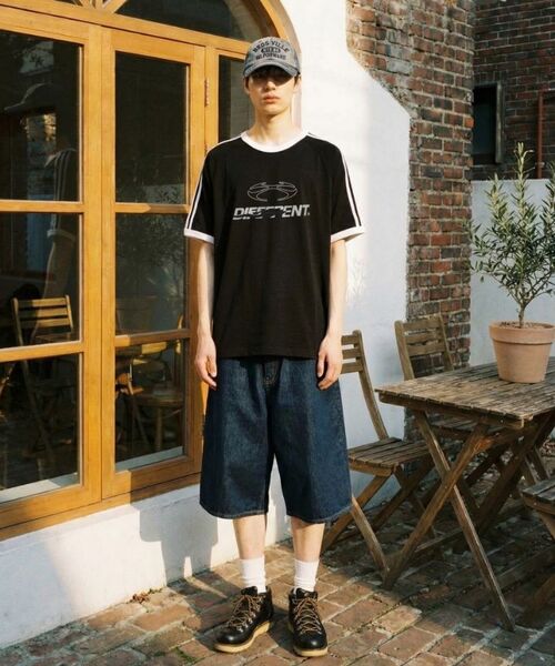 DIIFF（ディフ）の「コアヒート オーバーサイズ トラック 半袖Tシャツ 4カラー [DISE_3003]（Tシャツ/カットソー・メンズ・クリーム/ブラック/ホワイト×グリーン/ホワイト×ブラック・SMALL/MEDIUM/LARGE/X-LARGE）」の6枚目の写真