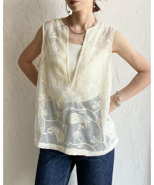 She's Closet(シーズクローゼット)の「刺繍レースジャガード 深Vネック シアー メッシュベスト(ベスト・レディース・アイボリー/ブラック・FREE)」の4枚目の写真
