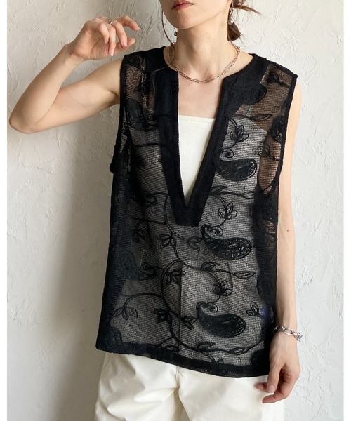 She's Closet(シーズクローゼット)の「刺繍レースジャガード 深Vネック シアー メッシュベスト(ベスト・レディース・アイボリー/ブラック・FREE)」の7枚目の写真