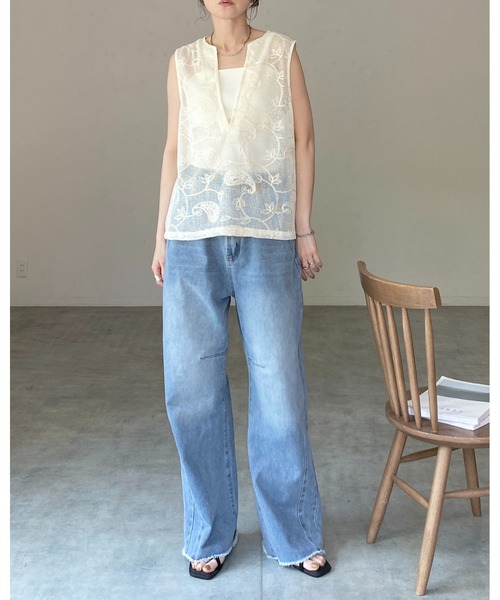 She's Closet(シーズクローゼット)の「刺繍レースジャガード 深Vネック シアー メッシュベスト(ベスト・レディース・アイボリー/ブラック・FREE)」の11枚目の写真