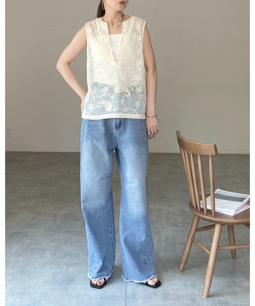 She's Closet(シーズクローゼット)の「刺繍レースジャガード 深Vネック シアー メッシュベスト(ベスト・レディース・アイボリー/ブラック・FREE)」の12枚目の写真