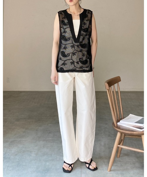 She's Closet(シーズクローゼット)の「刺繍レースジャガード 深Vネック シアー メッシュベスト(ベスト・レディース・アイボリー/ブラック・FREE)」の15枚目の写真