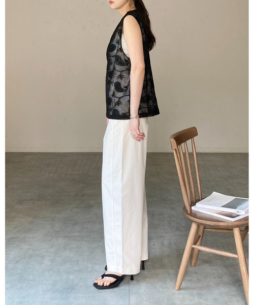 She's Closet(シーズクローゼット)の「刺繍レースジャガード 深Vネック シアー メッシュベスト(ベスト・レディース・アイボリー/ブラック・FREE)」の17枚目の写真