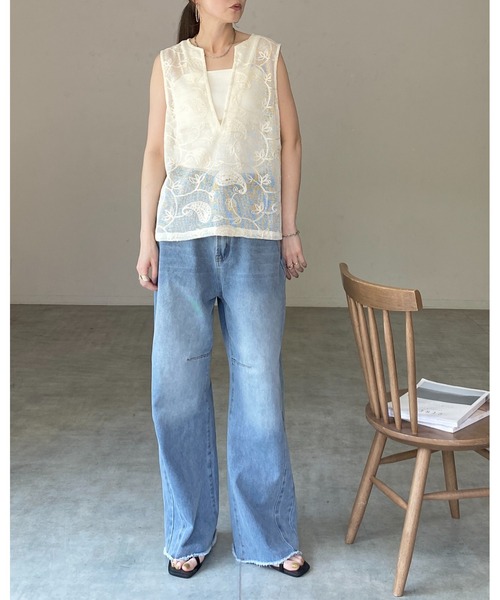 She's Closet(シーズクローゼット)の「刺繍レースジャガード 深Vネック シアー メッシュベスト(ベスト・レディース・アイボリー/ブラック・FREE)」の19枚目の写真