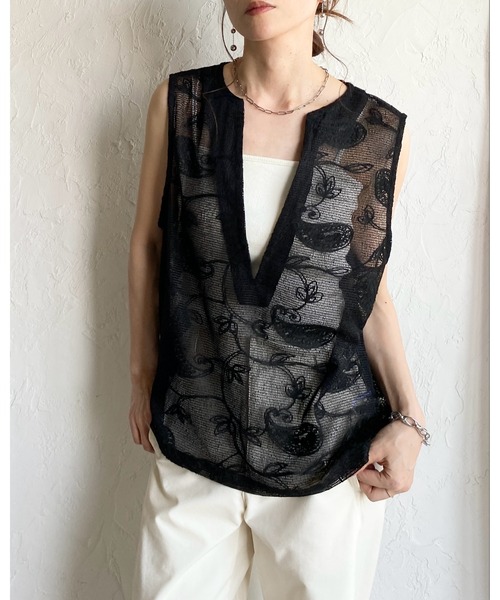 She's Closet(シーズクローゼット)の「刺繍レースジャガード 深Vネック シアー メッシュベスト(ベスト・レディース・アイボリー/ブラック・FREE)」の22枚目の写真