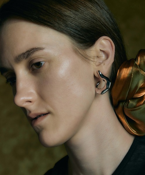 IRIS47(イリスフォーセブン)の「【IRIS 47】sculpted earring/スカルプティッド イヤリング BO271(イヤリング・レディース・シルバー・FREE)」の1枚目の写真