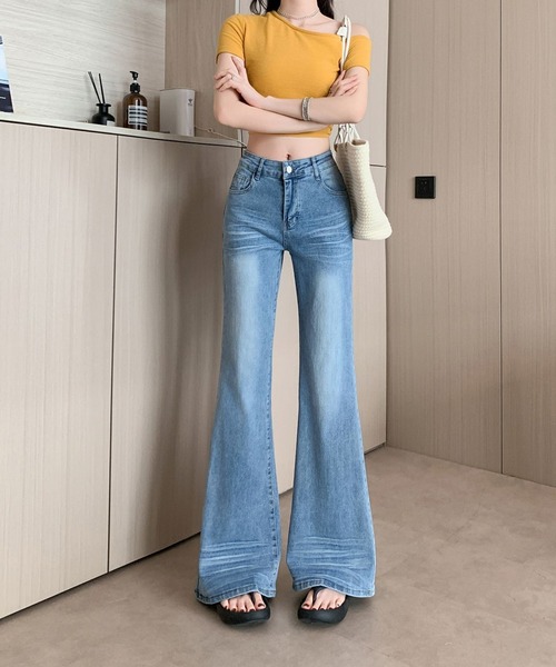 LUCPY(ラクピー)の「ハイウエストフレアデニムパンツ(デニムパンツ・レディース・ブルー・MEDIUM/LARGE/SMALL)」の3枚目の写真