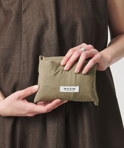 MARW UNITED ARROWS（マルゥ ユナイテッドアローズ）の「＜MARW UNITED ARROWS＞ポケッタブル ジップアップ フーディー 撥水（その他アウター・レディース・オリーブ/ブラック・FREE）」の21枚目の写真