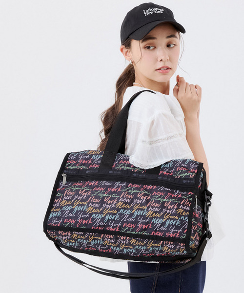 LeSportsac(レスポートサック)の「DELUXE MED WEEKENDER NYCスクリプトブラック(ボストンバッグ・レディース・ブラック・FREE)」の1枚目の写真
