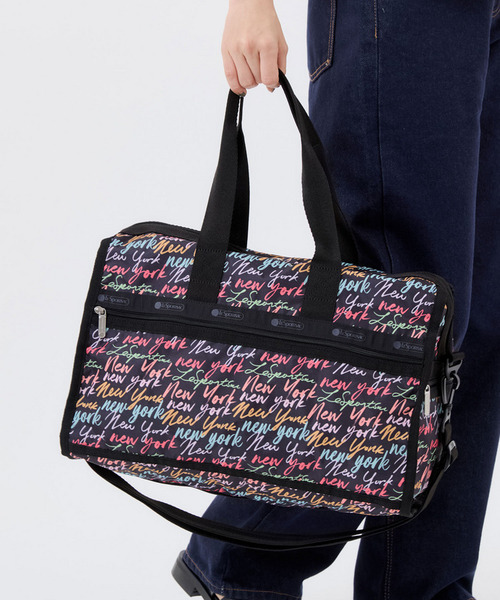 LeSportsac(レスポートサック)の「DELUXE MED WEEKENDER NYCスクリプトブラック(ボストンバッグ・レディース・ブラック・FREE)」の2枚目の写真