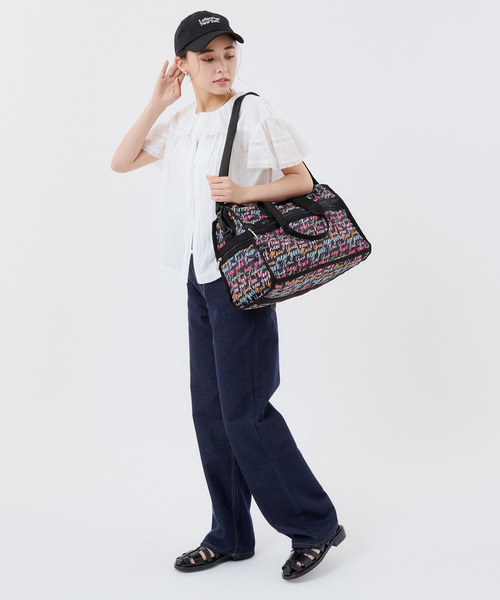 LeSportsac(レスポートサック)の「DELUXE MED WEEKENDER NYCスクリプトブラック(ボストンバッグ・レディース・ブラック・FREE)」の3枚目の写真