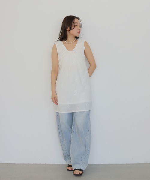 cheriella(シェリエラ)の「【cheriella】刺繍ギャザーチュニックワンピース EMBROIDERY GATHER TUNIC DRESS(キャミソール・レディース・アイボリー/ブラック・FREE)」の5枚目の写真