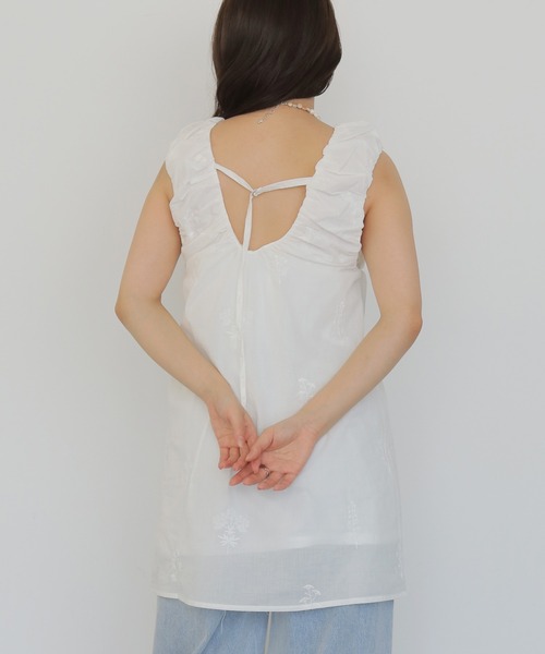 cheriella(シェリエラ)の「【cheriella】刺繍ギャザーチュニックワンピース EMBROIDERY GATHER TUNIC DRESS(キャミソール・レディース・アイボリー/ブラック・FREE)」の6枚目の写真