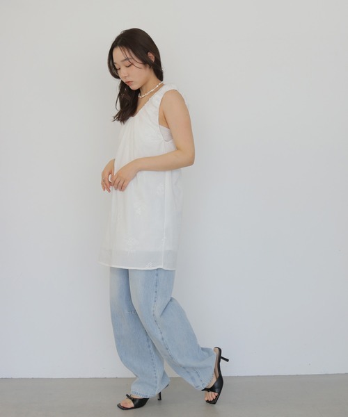 cheriella(シェリエラ)の「【cheriella】刺繍ギャザーチュニックワンピース EMBROIDERY GATHER TUNIC DRESS(キャミソール・レディース・アイボリー/ブラック・FREE)」の11枚目の写真