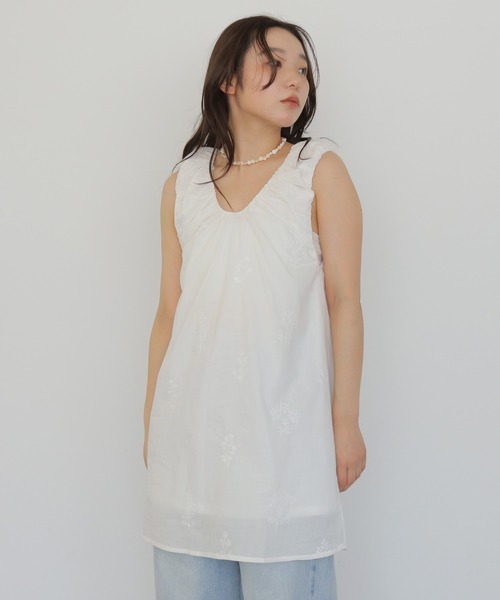 cheriella(シェリエラ)の「【cheriella】刺繍ギャザーチュニックワンピース EMBROIDERY GATHER TUNIC DRESS(キャミソール・レディース・アイボリー/ブラック・FREE)」の14枚目の写真