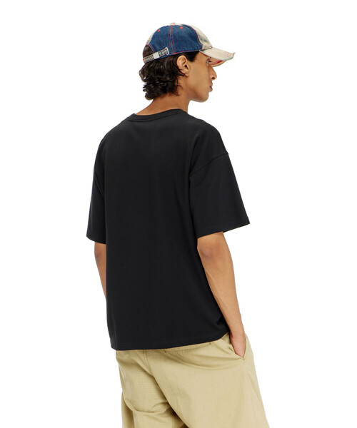 DIESEL(ディーゼル)の「メンズ Tシャツ T-BOXT-AA16(Tシャツ/カットソー・メンズ・ホワイト/ブラック・SMALL/LARGE/XX-LARGE/XXX-LARGE/X-LARGE/X-SMALL/MEDIUM)」の4枚目の写真