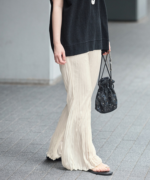 IENA(イエナ)の「5-knot/ファイブノット CRICKLE FIN FLARE TROUSERS パンツ 5KIE-CRCL-0004(その他パンツ・レディース・ブラック/アイボリー/ブラウン・SMALL/MEDIUM)」の2枚目の写真
