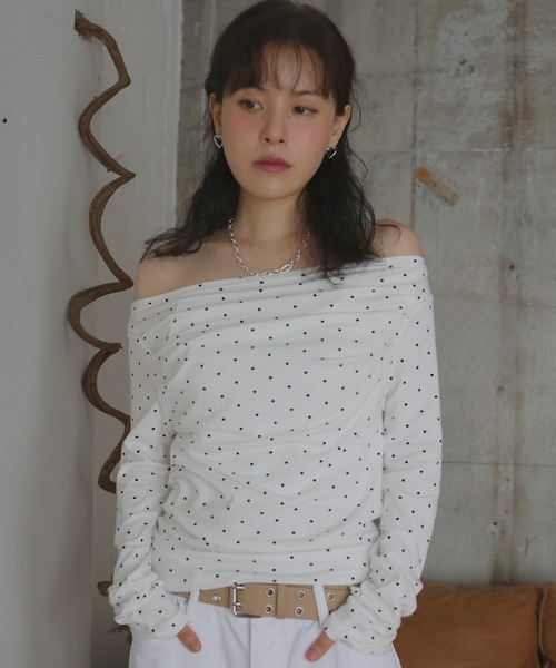 Mili affinity(ミリアフィニティー)の「ドットドレープオフショルTシャツ(Tシャツ/カットソー・レディース・杢グレー/ブラック/オフホワイト・FREE)」の2枚目の写真