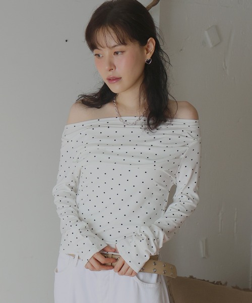 Mili affinity(ミリアフィニティー)の「ドットドレープオフショルTシャツ(Tシャツ/カットソー・レディース・杢グレー/ブラック/オフホワイト・FREE)」の4枚目の写真