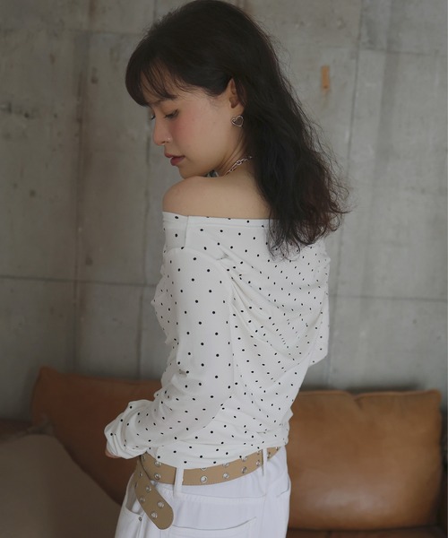 Mili affinity(ミリアフィニティー)の「ドットドレープオフショルTシャツ(Tシャツ/カットソー・レディース・杢グレー/ブラック/オフホワイト・FREE)」の8枚目の写真