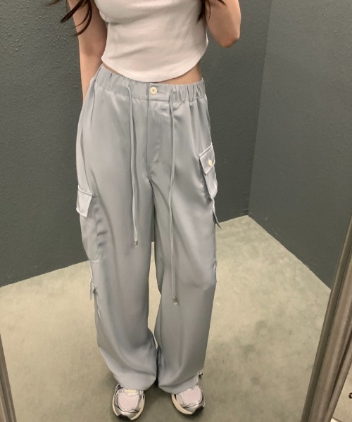 AMAJI(アマジ)の「ウエストベルト付き ルーズ ストレート カーゴパンツ(その他パンツ・レディース・ベージュ/グレー/ライトピンク・FREE)」の2枚目の写真