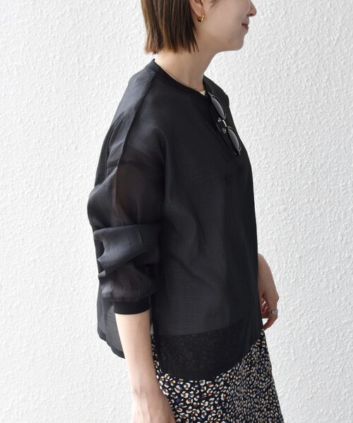 SHIPS any(シップス エニィ)の「SHIPS any:〈手洗い可能〉シアー ワイド トップス × フレンチ ロゴ TEE(シャツ/ブラウス・レディース・ブラック/ナチュラル/キャメル・ONE SIZE)」の16枚目の写真