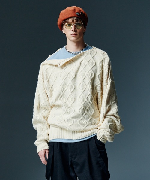 glamb(グラム)の「Double Head Pullover Knit / ダブルヘッドプルオーバーニット(ニット/セーター・メンズ・ブラック/ホワイト/レッド・M/L)」の2枚目の写真