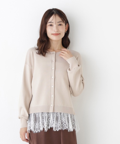 NATURAL BEAUTY BASIC(ナチュラルビューティーベーシック)の「裾レースドッキングニット(ニット/セーター・レディース・チャコールグレー/ベージュ/ブルー・FREE)」の2枚目の写真