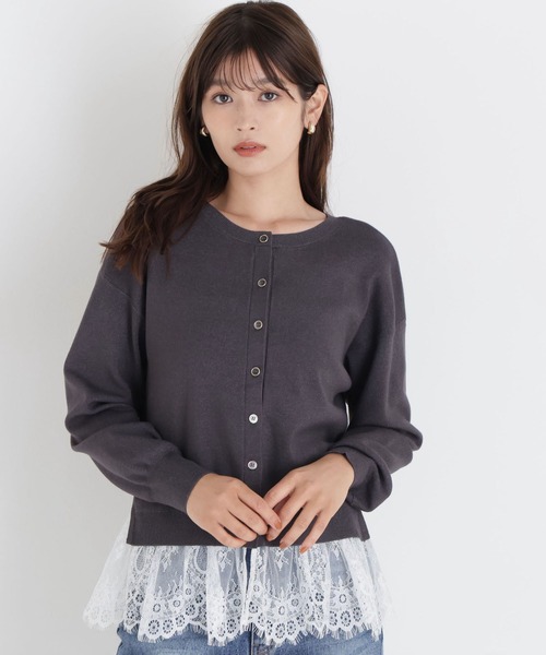NATURAL BEAUTY BASIC(ナチュラルビューティーベーシック)の「裾レースドッキングニット(ニット/セーター・レディース・チャコールグレー/ベージュ/ブルー・FREE)」の1枚目の写真