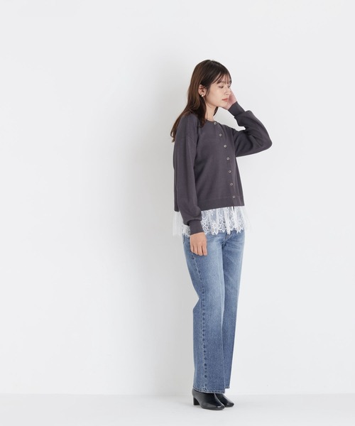 NATURAL BEAUTY BASIC(ナチュラルビューティーベーシック)の「裾レースドッキングニット(ニット/セーター・レディース・チャコールグレー/ベージュ/ブルー・FREE)」の4枚目の写真