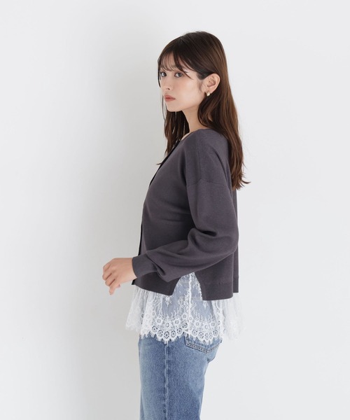 NATURAL BEAUTY BASIC(ナチュラルビューティーベーシック)の「裾レースドッキングニット(ニット/セーター・レディース・チャコールグレー/ベージュ/ブルー・FREE)」の5枚目の写真