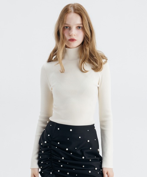 EIMY ISTOIRE(エイミーイストワール)の「ROSE HIGH NECK KNIT TOPS(ニット/セーター・レディース・チャコールグレー/レッド/ブラック/アイボリー・FREE)」の1枚目の写真