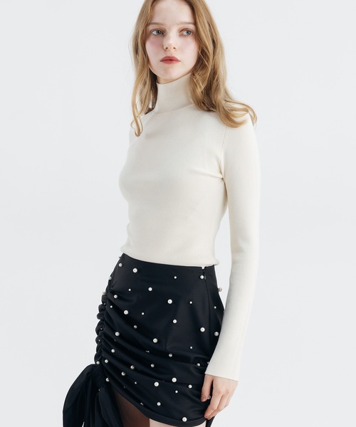 EIMY ISTOIRE(エイミーイストワール)の「ROSE HIGH NECK KNIT TOPS(ニット/セーター・レディース・チャコールグレー/レッド/ブラック/アイボリー・FREE)」の5枚目の写真