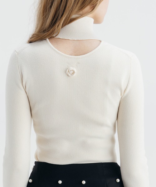 EIMY ISTOIRE(エイミーイストワール)の「ROSE HIGH NECK KNIT TOPS(ニット/セーター・レディース・チャコールグレー/レッド/ブラック/アイボリー・FREE)」の6枚目の写真