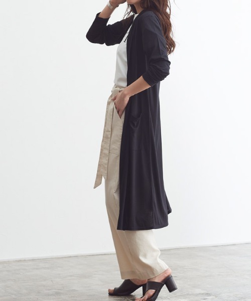 Pierrot（ピエロ）の「UVカットロングトッパーカーディガン 吸汗速乾 カーデ（カーディガン/ボレロ・レディース・ブラック/ブラウン系その他/モカ/ベージュ/ネイビー/ブルー系その他/カーキオリーブ/杢グレー/スモークピンク/ブルー系その他2・L/M）」の22枚目の写真