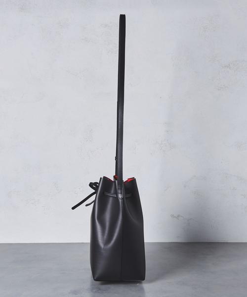 MANSUR GAVRIEL(マンサーガブリエル)の「<MANSUR GAVRIEL(マンサー ガブリエル)>VEGE BUCKET バッグ■■■◆(ショルダーバッグ・レディース・ブラック・Red/Navy)」の5枚目の写真