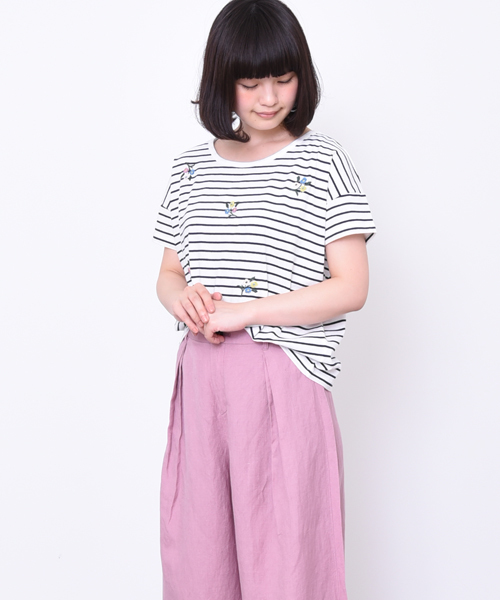 POU DOU DOU(プードゥドゥ)の「ランダム刺繍Tシャツ(Tシャツ/カットソー・レディース・オフホワイト/ダークブルー/ネイビー・3)」の1枚目の写真