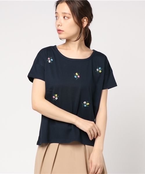 POU DOU DOU(プードゥドゥ)の「ランダム刺繍Tシャツ(Tシャツ/カットソー・レディース・オフホワイト/ダークブルー/ネイビー・3)」の3枚目の写真