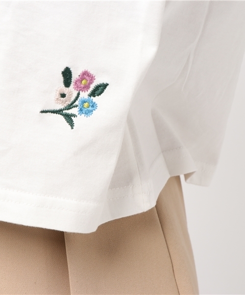 POU DOU DOU(プードゥドゥ)の「ランダム刺繍Tシャツ(Tシャツ/カットソー・レディース・オフホワイト/ダークブルー/ネイビー・3)」の9枚目の写真