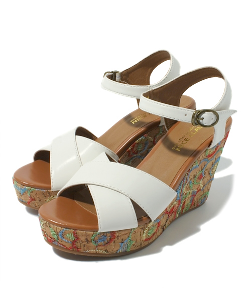 one after another NICE CLAUP(ワンアフターアナザーナイスクラップ)の「【ナイスクラップ】ソール柄入りサンダル(サンダル・レディース・オフホワイト/レッド/ブラック・SMALL/MEDIUM/LARGE)」の2枚目の写真