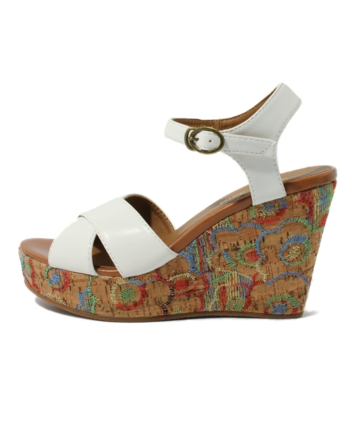 one after another NICE CLAUP(ワンアフターアナザーナイスクラップ)の「【ナイスクラップ】ソール柄入りサンダル(サンダル・レディース・オフホワイト/レッド/ブラック・SMALL/MEDIUM/LARGE)」の4枚目の写真