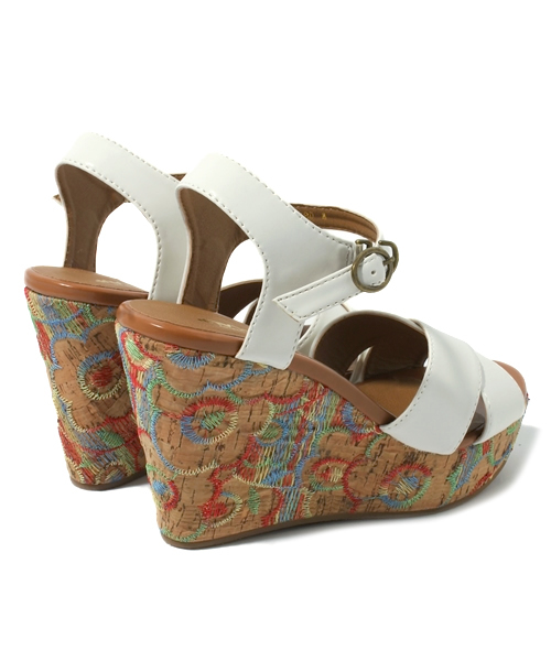 one after another NICE CLAUP(ワンアフターアナザーナイスクラップ)の「【ナイスクラップ】ソール柄入りサンダル(サンダル・レディース・オフホワイト/レッド/ブラック・SMALL/MEDIUM/LARGE)」の6枚目の写真