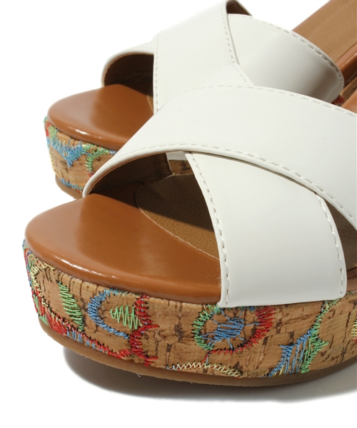 one after another NICE CLAUP(ワンアフターアナザーナイスクラップ)の「【ナイスクラップ】ソール柄入りサンダル(サンダル・レディース・オフホワイト/レッド/ブラック・SMALL/MEDIUM/LARGE)」の8枚目の写真