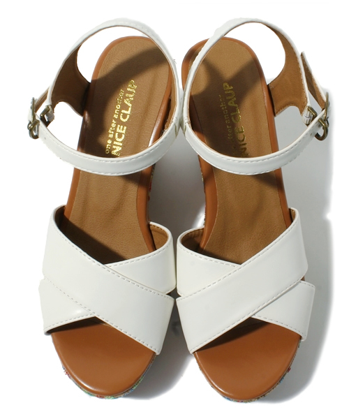 one after another NICE CLAUP(ワンアフターアナザーナイスクラップ)の「【ナイスクラップ】ソール柄入りサンダル(サンダル・レディース・オフホワイト/レッド/ブラック・SMALL/MEDIUM/LARGE)」の10枚目の写真