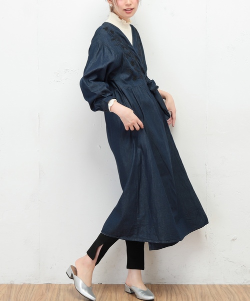 natural couture（ナチュラルクチュール）の「デニム刺繍2WAYワンピース（ワンピース・レディース・ネイビー/ブルー・FREE）」の4枚目の写真