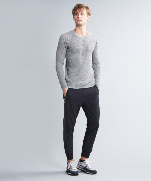 5351 POUR LES HOMMES（ゴーサンゴーイチプールオム）の「クルーネック　ワッフルプルオーバー（ニット/セーター・メンズ・ブラック/グレー/ブルー・44/48/46）」の20枚目の写真