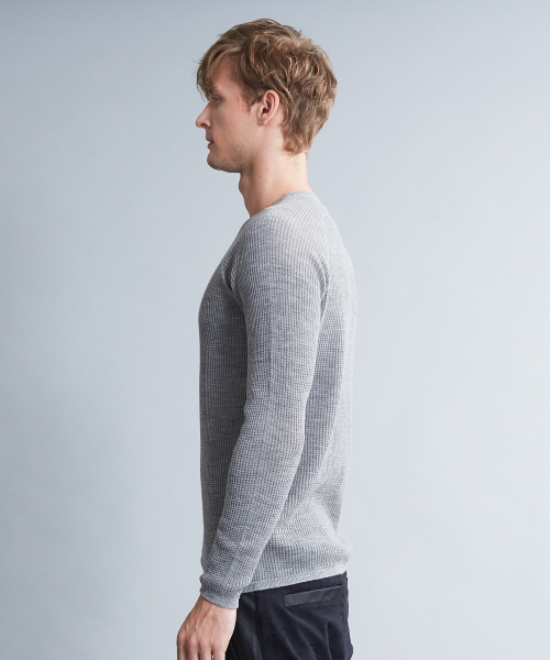 5351 POUR LES HOMMES（ゴーサンゴーイチプールオム）の「クルーネック　ワッフルプルオーバー（ニット/セーター・メンズ・ブラック/グレー/ブルー・44/48/46）」の18枚目の写真