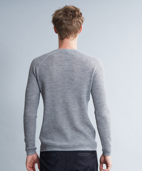 5351 POUR LES HOMMES（ゴーサンゴーイチプールオム）の「クルーネック　ワッフルプルオーバー（ニット/セーター・メンズ・ブラック/グレー/ブルー・44/48/46）」の17枚目の写真