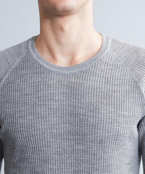 5351 POUR LES HOMMES（ゴーサンゴーイチプールオム）の「クルーネック　ワッフルプルオーバー（ニット/セーター・メンズ・ブラック/グレー/ブルー・44/48/46）」の16枚目の写真