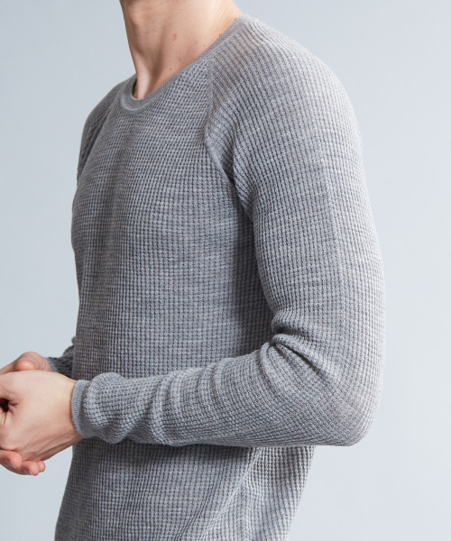 5351 POUR LES HOMMES（ゴーサンゴーイチプールオム）の「クルーネック　ワッフルプルオーバー（ニット/セーター・メンズ・ブラック/グレー/ブルー・44/48/46）」の15枚目の写真